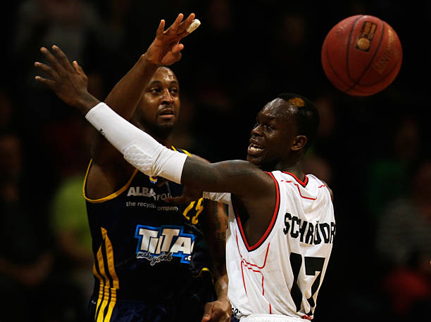 强已出4席 强已出4席